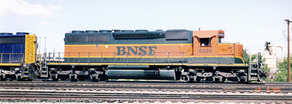 BNSF SD40-2 6329